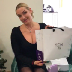 Анастасия Волочкова уже с подарком Yon-Ka! А Вы подготовили подарки любимым?